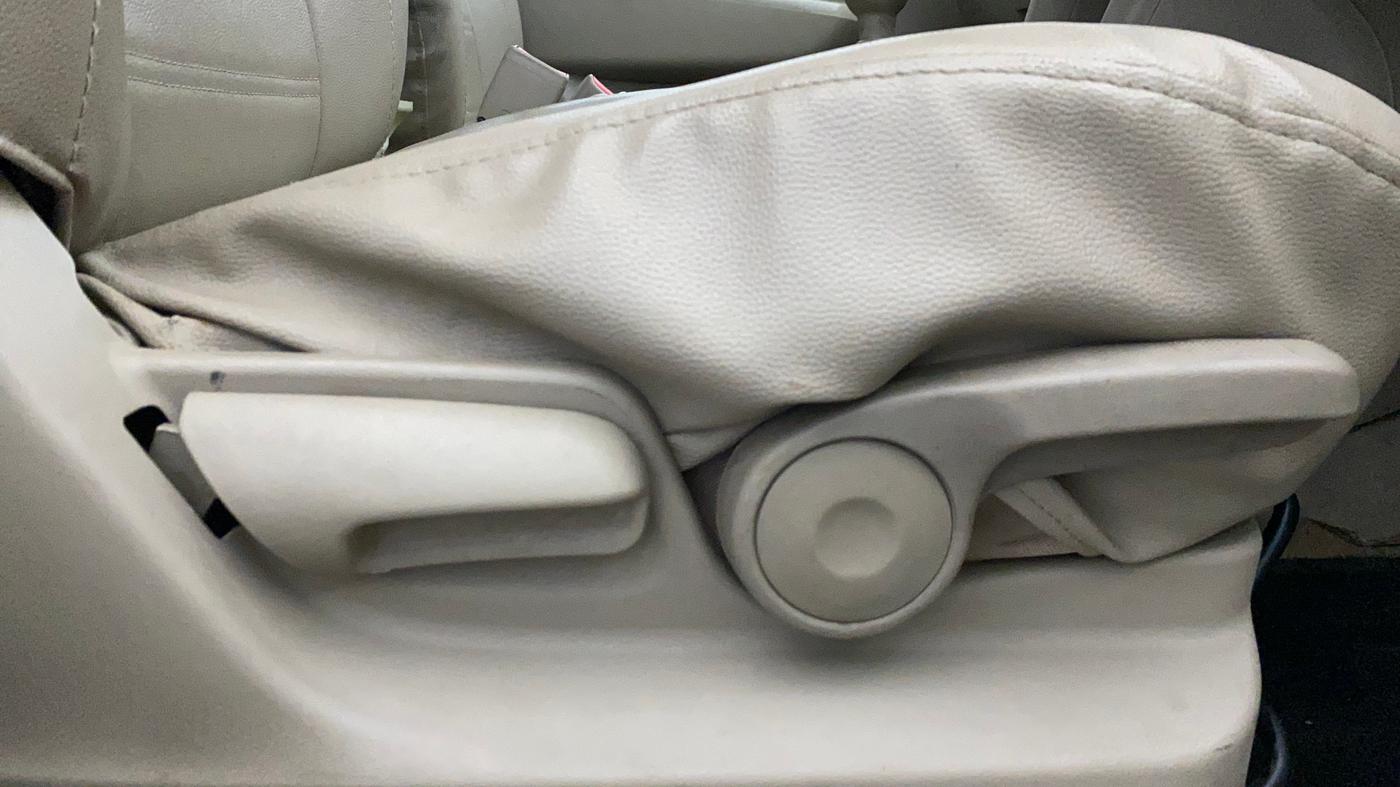 2018 Maruti Ertiga ZDI SHVS, Diesel, Manual, 79,225 km, Driver Side Adjustment Panel