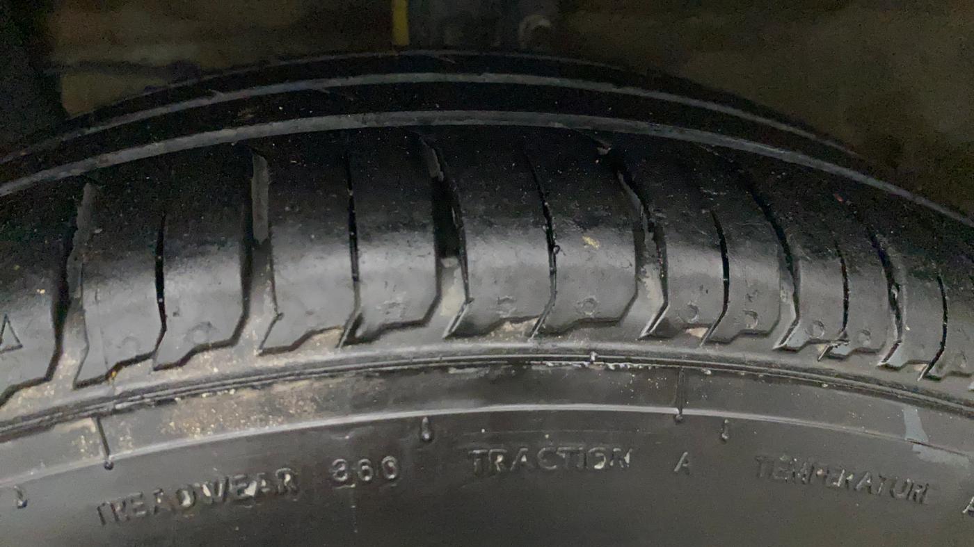 2018 Maruti Ertiga ZDI SHVS, Diesel, Manual, 79,225 km, Left Front Tyre Tread