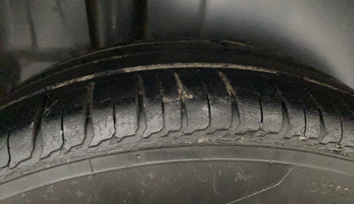 2018 Maruti Ertiga ZDI SHVS, Diesel, Manual, 79,225 km, Right Rear Tyre Tread
