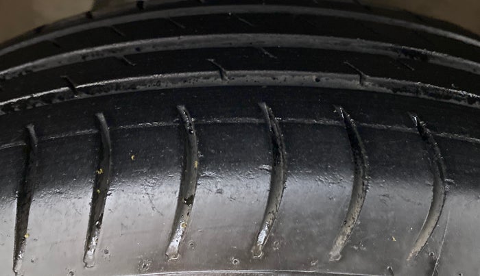 2014 Maruti Alto 800 LXI CNG, CNG, Manual, 70,002 km, Right Front Tyre Tread