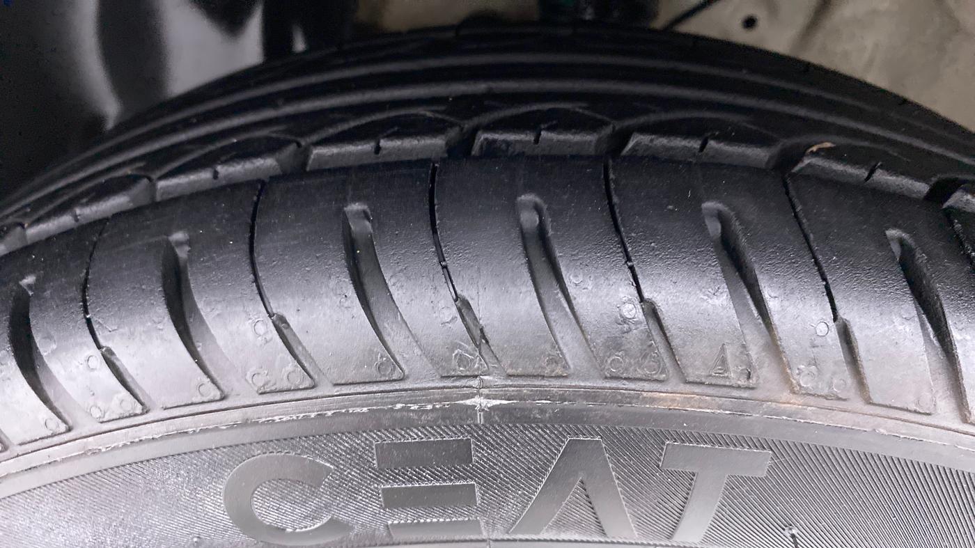 2017 Maruti IGNIS ALPHA 1.3 DDIS, Diesel, Manual, 57,015 km, Left Front Tyre Tread