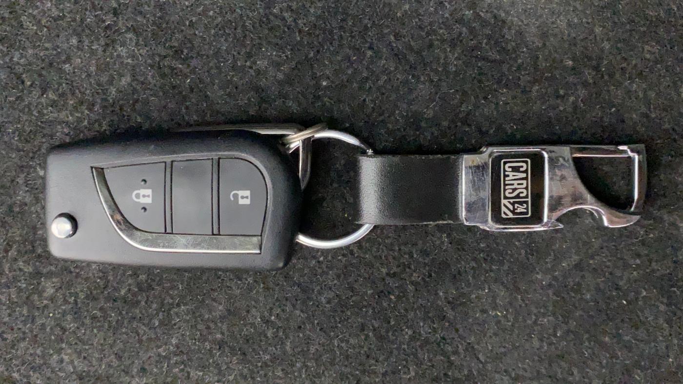 2018 Toyota Innova Crysta 2.8 GX AT 8 STR, Diesel, Automatic, 72,336 km, Key Close Up