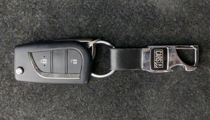 2018 Toyota Innova Crysta 2.8 GX AT 8 STR, Diesel, Automatic, 72,336 km, Key Close Up