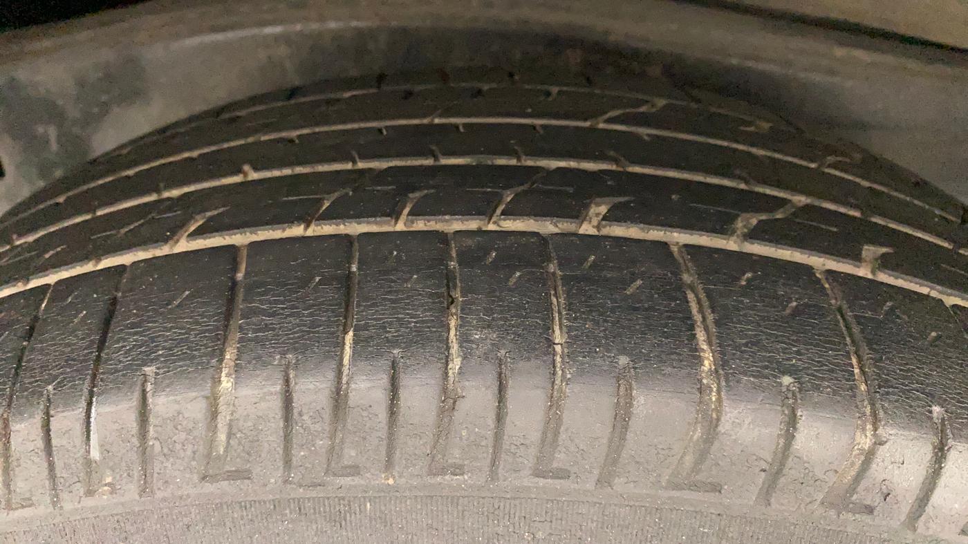 2018 Toyota Innova Crysta 2.8 GX AT 8 STR, Diesel, Automatic, 72,336 km, Right Rear Tyre Tread