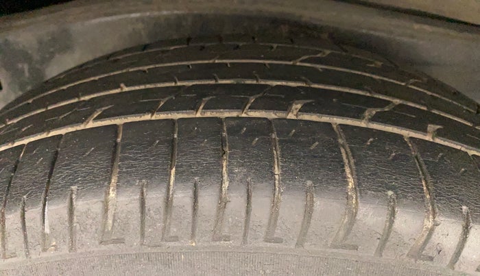 2018 Toyota Innova Crysta 2.8 GX AT 8 STR, Diesel, Automatic, 72,336 km, Right Rear Tyre Tread