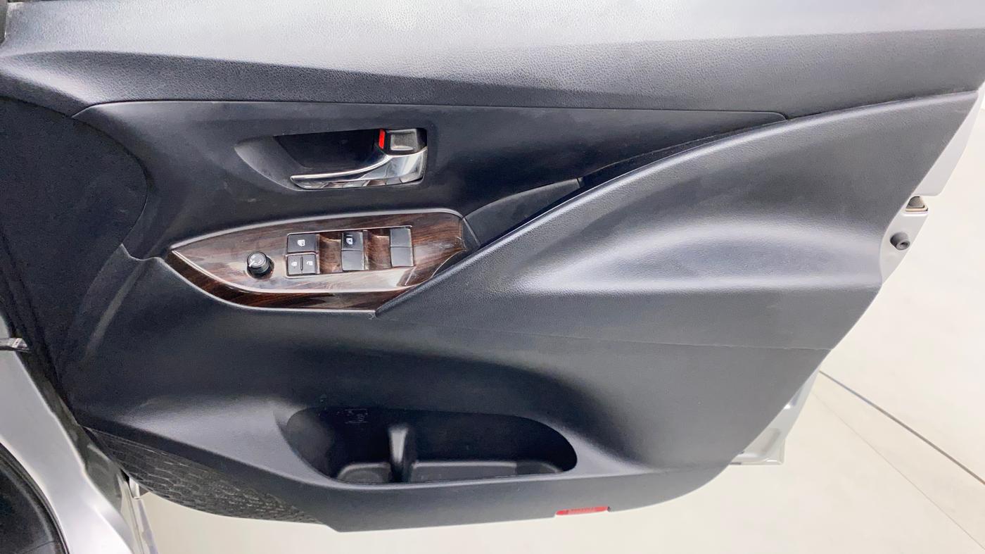 2018 Toyota Innova Crysta 2.8 GX AT 8 STR, Diesel, Automatic, 72,336 km, Driver Side Door Panels Control