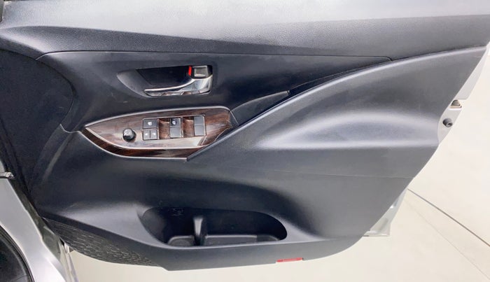 2018 Toyota Innova Crysta 2.8 GX AT 8 STR, Diesel, Automatic, 72,336 km, Driver Side Door Panels Control