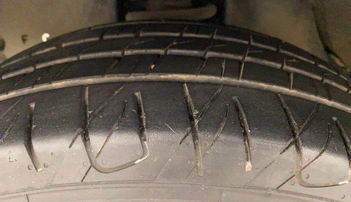 2018 Toyota Innova Crysta 2.8 GX AT 8 STR, Diesel, Automatic, 72,336 km, Left Front Tyre Tread