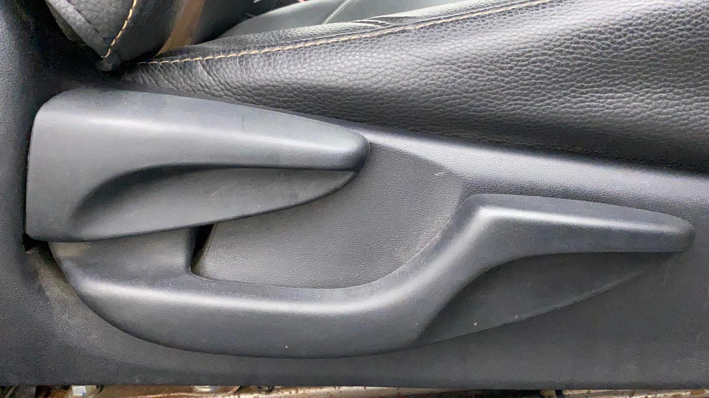 2018 Toyota Innova Crysta 2.8 GX AT 8 STR, Diesel, Automatic, 72,336 km, Driver Side Adjustment Panel