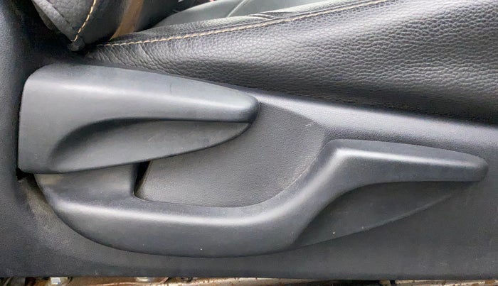 2018 Toyota Innova Crysta 2.8 GX AT 8 STR, Diesel, Automatic, 72,336 km, Driver Side Adjustment Panel