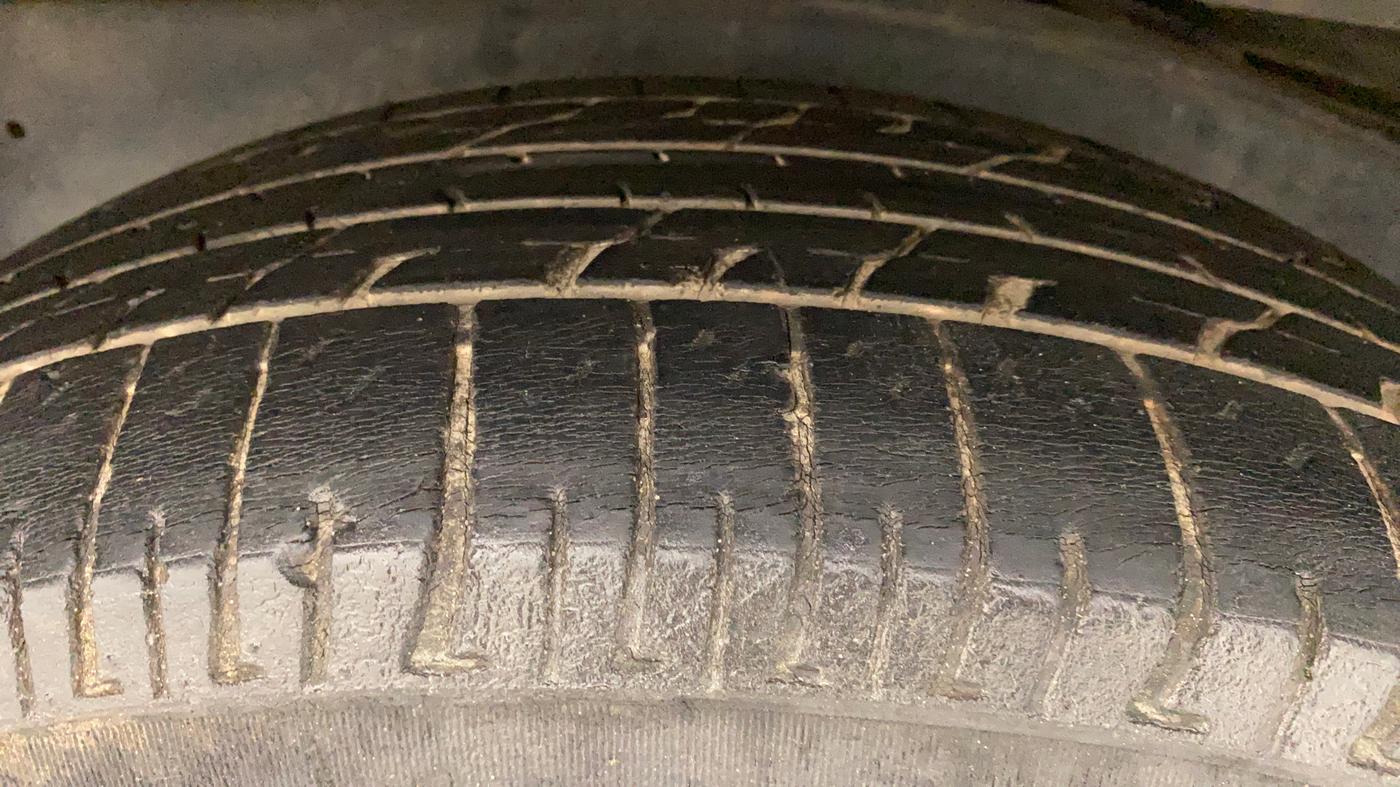 2018 Toyota Innova Crysta 2.8 GX AT 8 STR, Diesel, Automatic, 72,336 km, Left Rear Tyre Tread