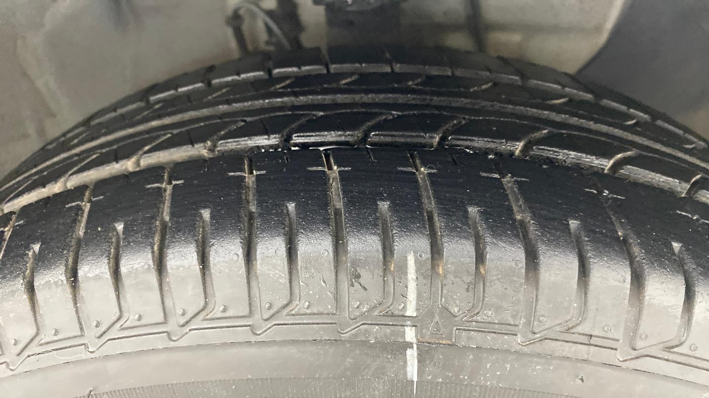 2019 Hyundai Elite i20 1.2 SPORTS PLUS VTVT CVT, Petrol, Automatic, 5,013 km, Right Front Tyre Tread