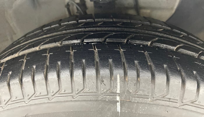 2019 Hyundai Elite i20 1.2 SPORTS PLUS VTVT CVT, Petrol, Automatic, 5,013 km, Right Front Tyre Tread