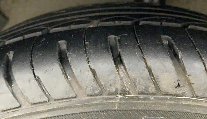 2011 Hyundai i20 SPORTZ (O) 1.2, Petrol, Manual, 32,464 km, Left Front Tyre Tread