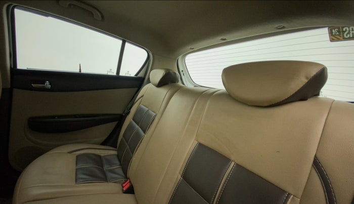 2011 Hyundai i20 SPORTZ (O) 1.2, Petrol, Manual, 32,464 km, Right Side Rear Door Cabin