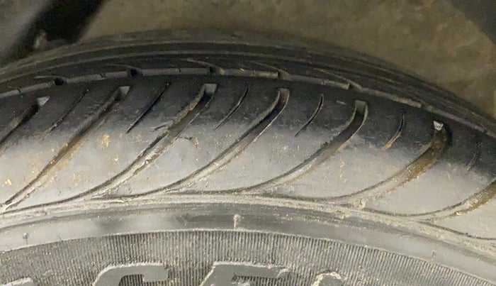 2011 Hyundai i20 SPORTZ (O) 1.2, Petrol, Manual, 32,464 km, Left Rear Tyre Tread