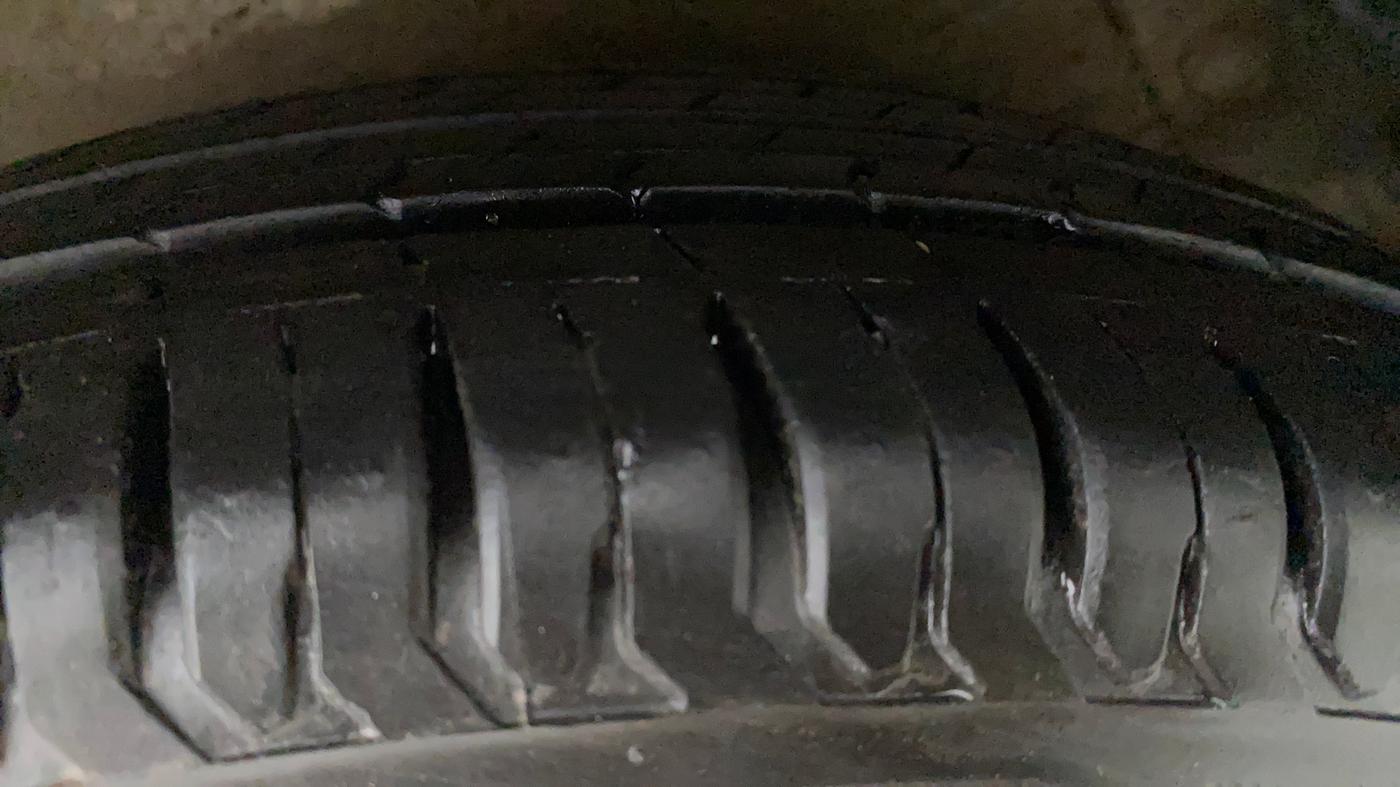 2010 Maruti Ritz VDI, Diesel, Manual, 1,09,669 km, Right Rear Tyre Tread