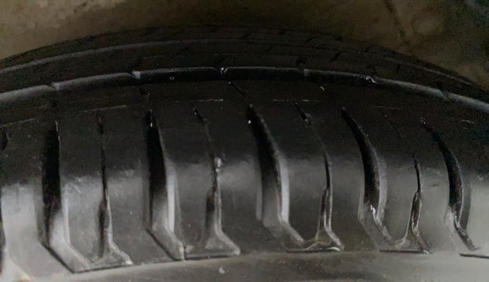 2010 Maruti Ritz VDI, Diesel, Manual, 1,09,669 km, Right Rear Tyre Tread