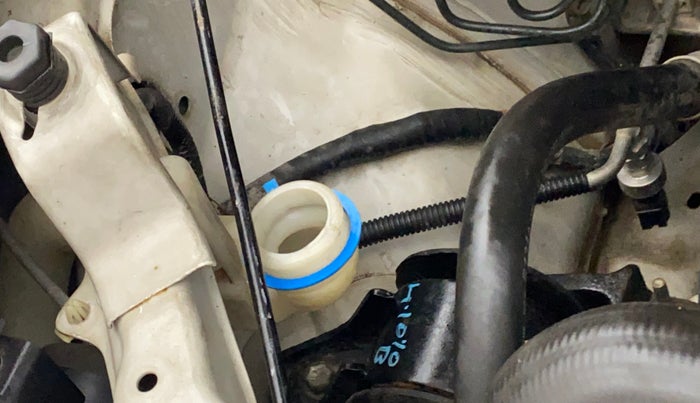 2010 Maruti Ritz VDI, Diesel, Manual, 1,09,669 km, Front windshield - Wiper bottle cap missing