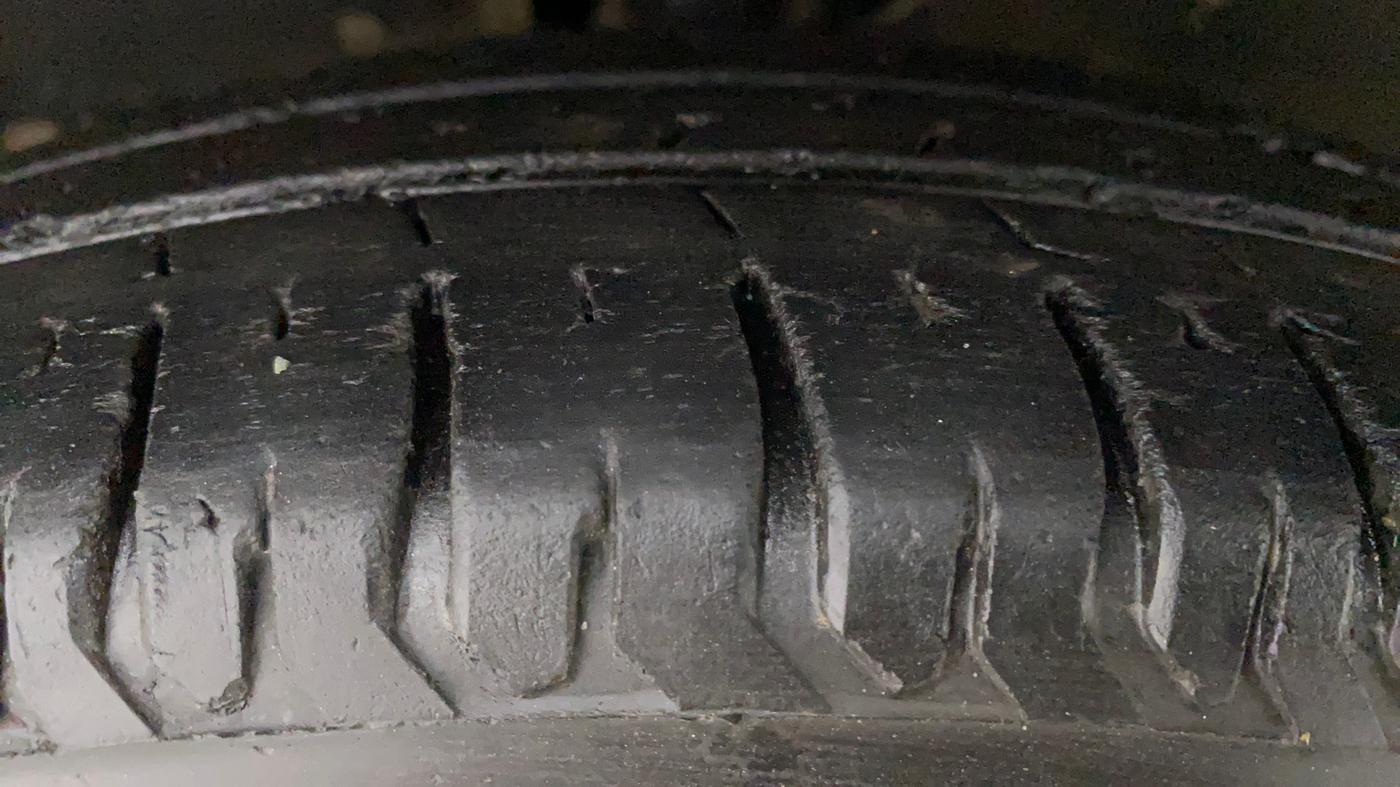 2010 Maruti Ritz VDI, Diesel, Manual, 1,09,669 km, Left Front Tyre Tread