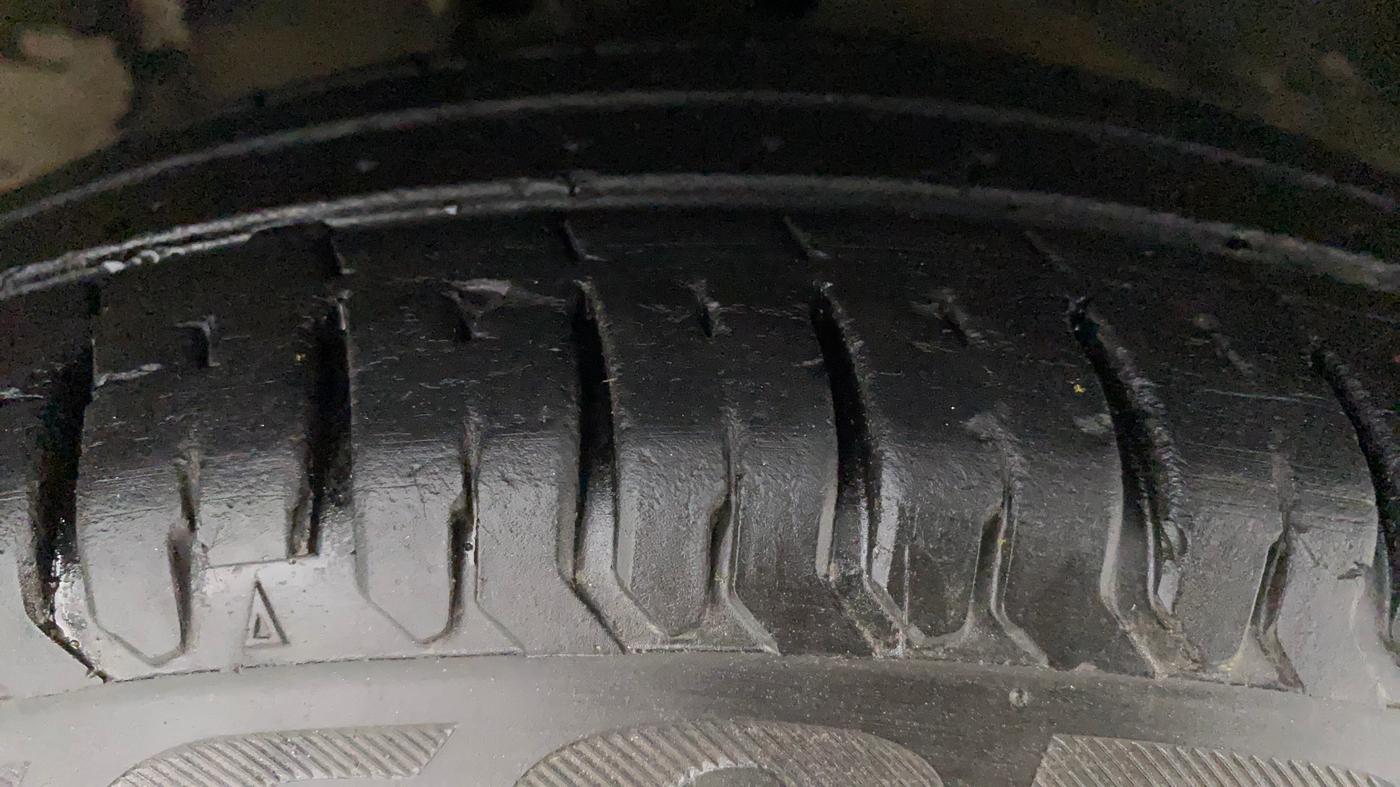 2010 Maruti Ritz VDI, Diesel, Manual, 1,09,669 km, Right Front Tyre Tread