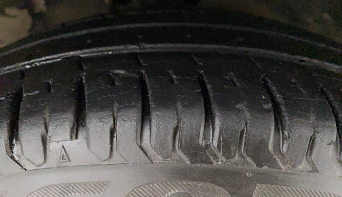 2010 Maruti Ritz VDI, Diesel, Manual, 1,09,669 km, Right Front Tyre Tread