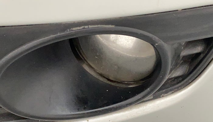 2010 Maruti Ritz VDI, Diesel, Manual, 1,09,669 km, Left fog light - Not working