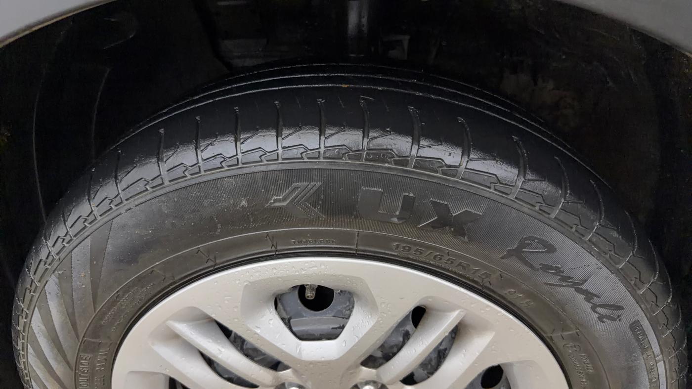 2022 KIA CARENS PRESTIGE 1.5 PETROL 7 STR, Petrol, Manual, 53,275 km, Left Front Tyre Tread