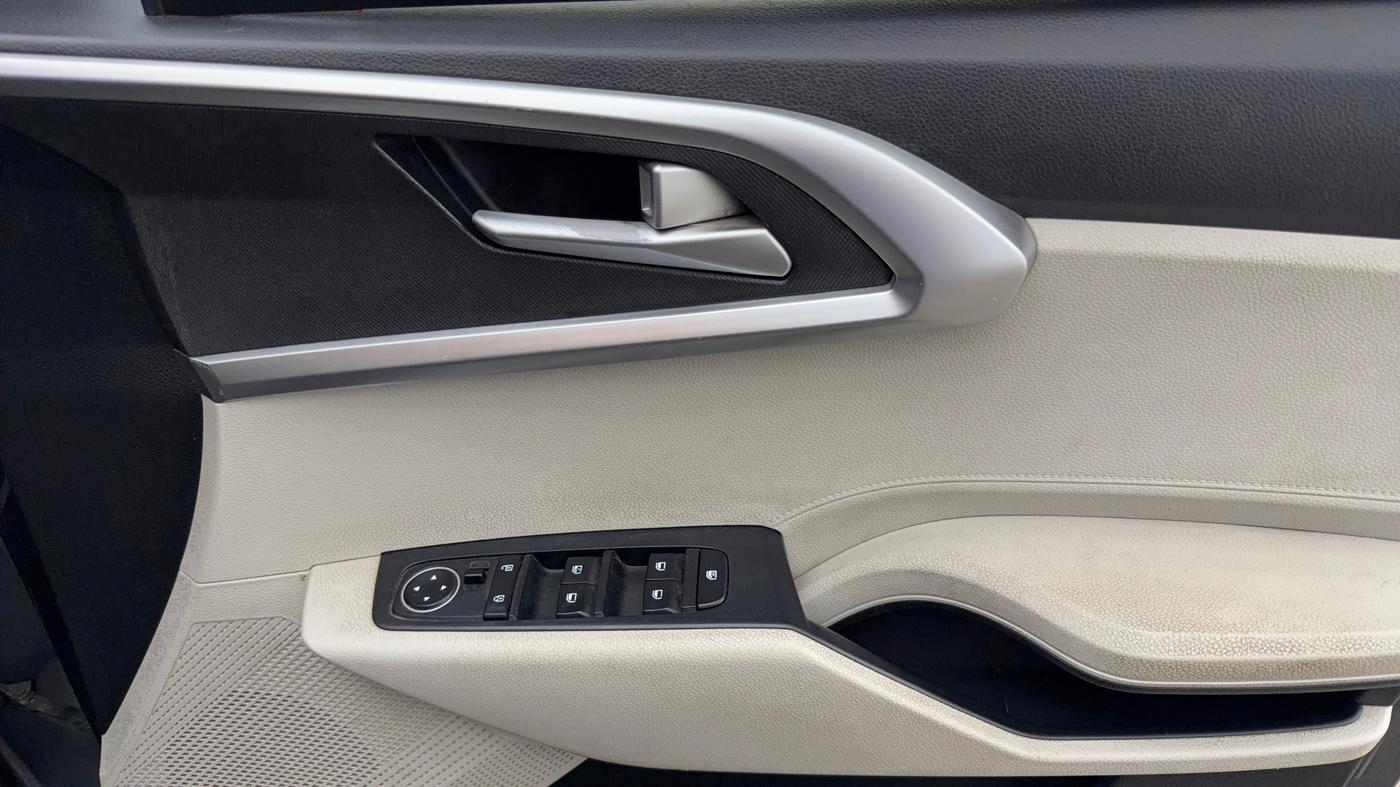 2022 KIA CARENS PRESTIGE 1.5 PETROL 7 STR, Petrol, Manual, 53,275 km, Driver Side Door Panels Control