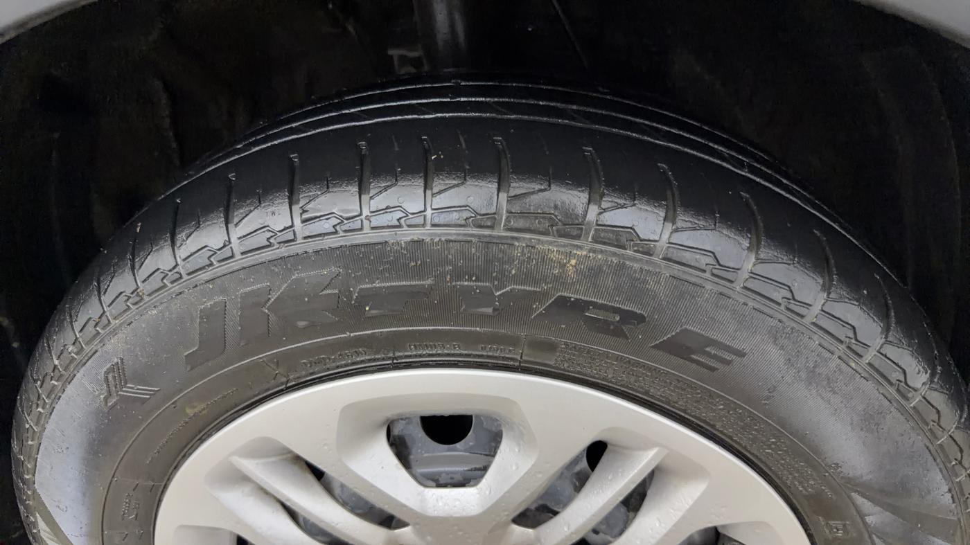 2022 KIA CARENS PRESTIGE 1.5 PETROL 7 STR, Petrol, Manual, 53,275 km, Right Front Tyre Tread