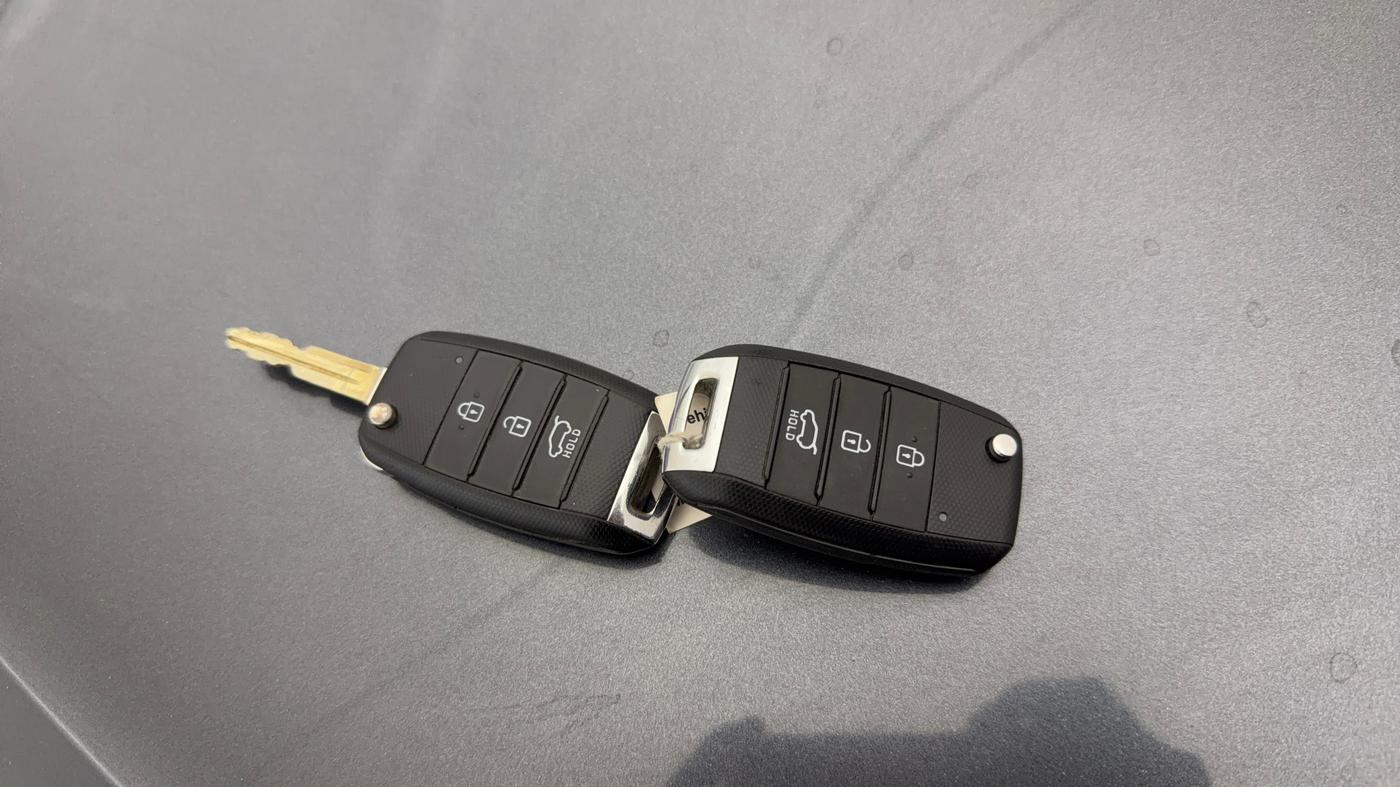 2022 KIA CARENS PRESTIGE 1.5 PETROL 7 STR, Petrol, Manual, 53,275 km, Key Close Up