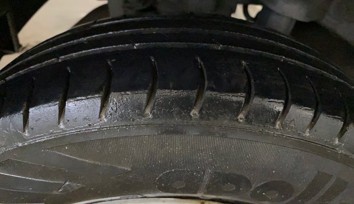 2015 Hyundai Eon ERA +, Petrol, Manual, 55,997 km, Right Rear Tyre Tread