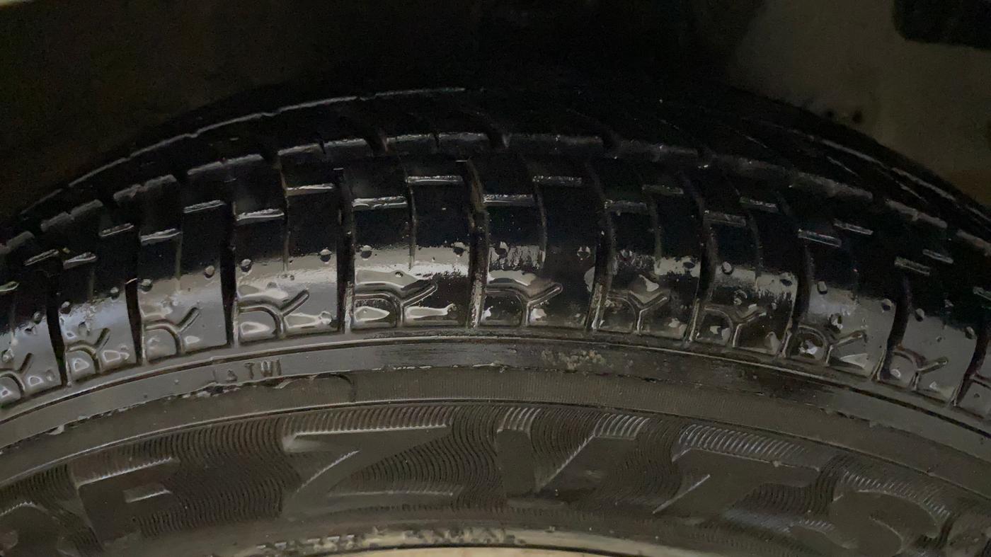 2015 Hyundai Eon ERA +, Petrol, Manual, 55,997 km, Right Front Tyre Tread