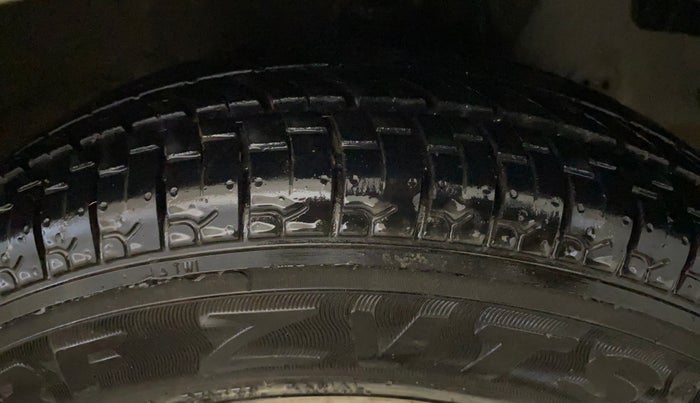 2015 Hyundai Eon ERA +, Petrol, Manual, 55,997 km, Right Front Tyre Tread