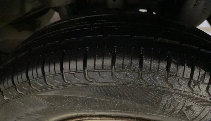 2015 Hyundai Eon ERA +, Petrol, Manual, 55,997 km, Left Rear Tyre Tread