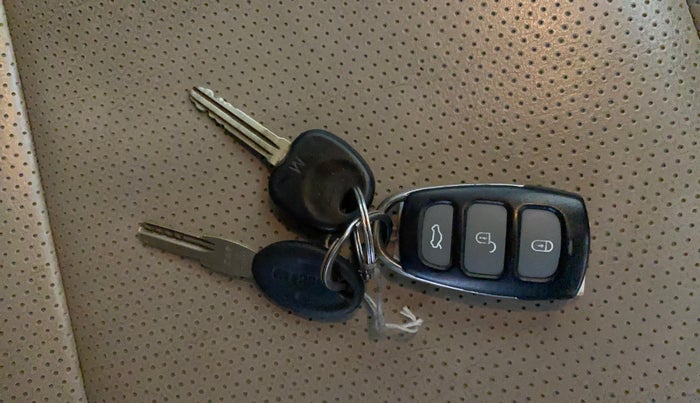 2015 Hyundai Eon ERA +, Petrol, Manual, 55,997 km, Key Close Up