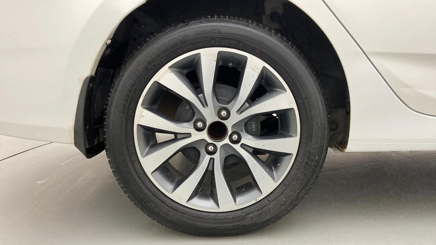 2016 Hyundai Verna FLUIDIC 4S 1.6 VTVT SX, Petrol, Manual, 80,014 km, Right Rear Wheel