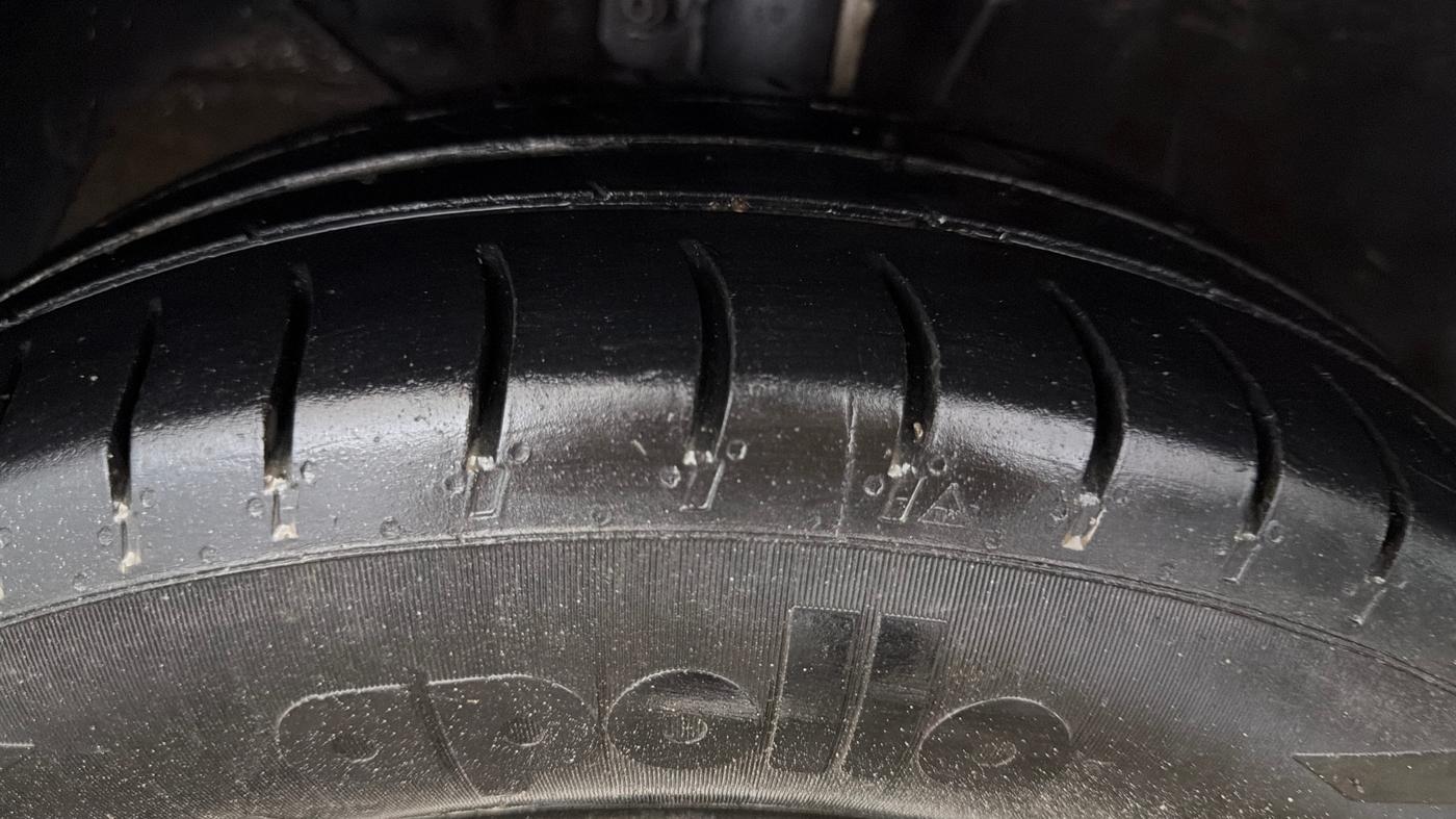 2020 Maruti Baleno DELTA PETROL 1.2, CNG, Manual, 85,824 km, Left Front Tyre Tread