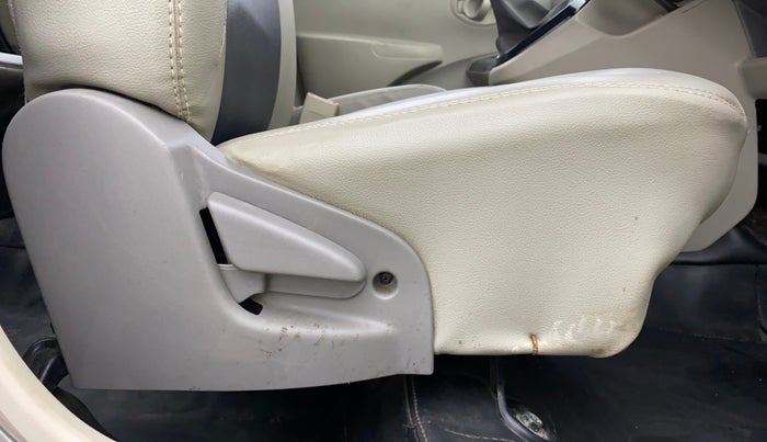 2015 Datsun Go Plus T, Petrol, Manual, 35,885 km, Driver Side Adjustment Panel