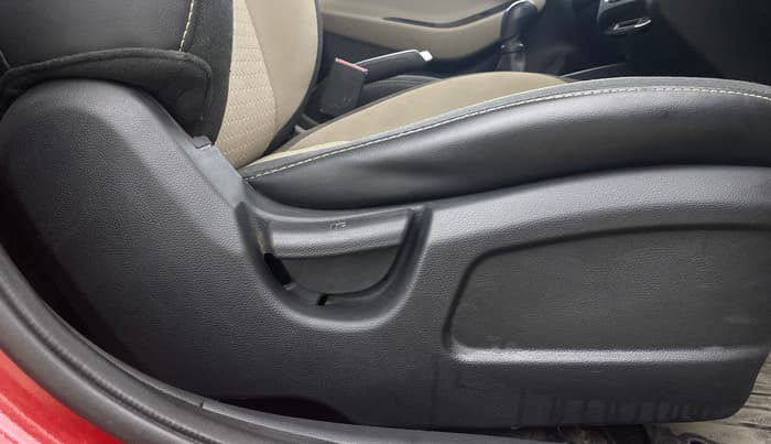 2015 Hyundai Elite i20 MAGNA 1.2, Petrol, Manual, 57,203 km, Driver Side Adjustment Panel