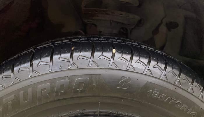 2015 Hyundai Elite i20 MAGNA 1.2, Petrol, Manual, 57,203 km, Right Front Tyre Tread
