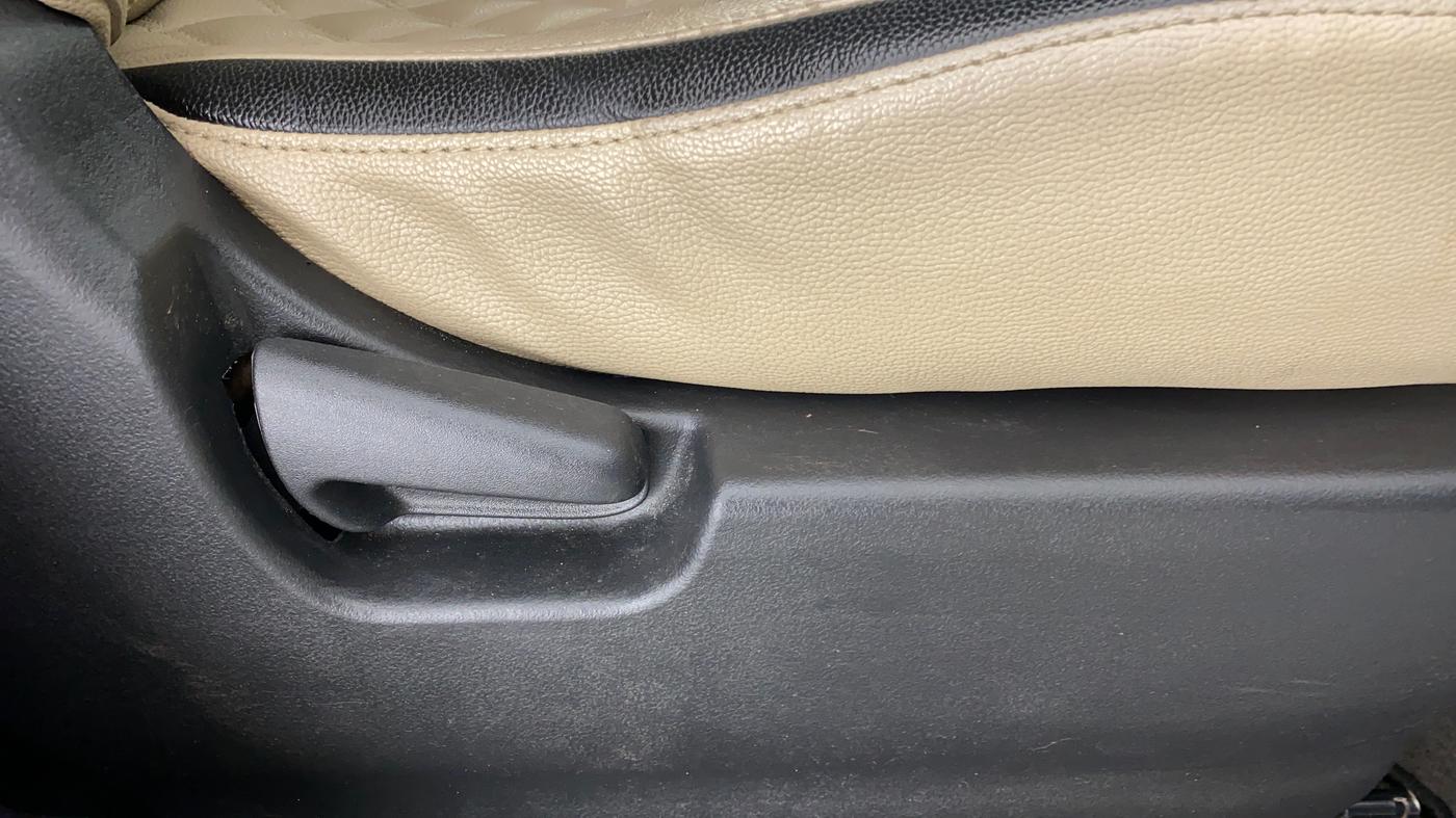 2018 Maruti Wagon R 1.0 LXI CNG, CNG, Manual, 56,476 km, Driver Side Adjustment Panel