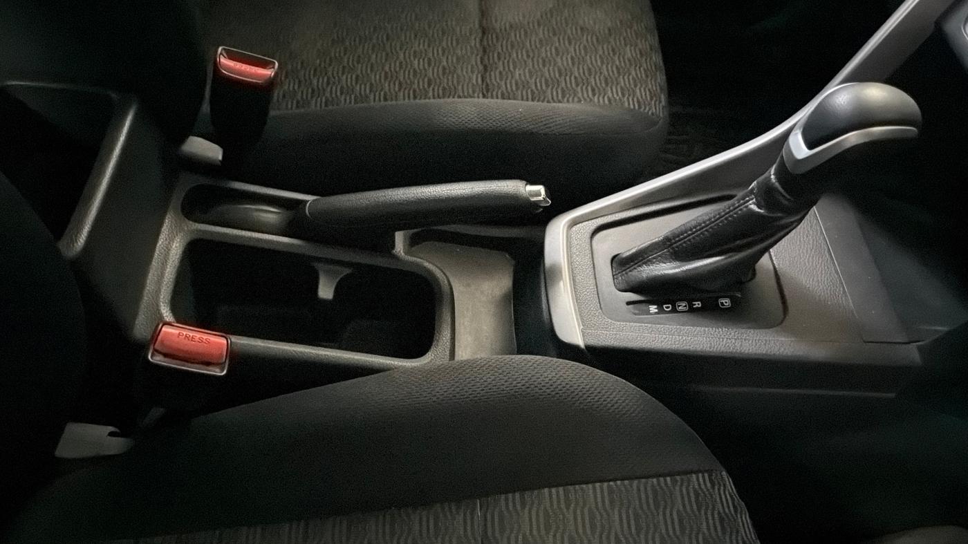 2022 Maruti BREZZA VXI AT SMART HYBRID, Petrol, Automatic, 46,162 km, Gear Lever