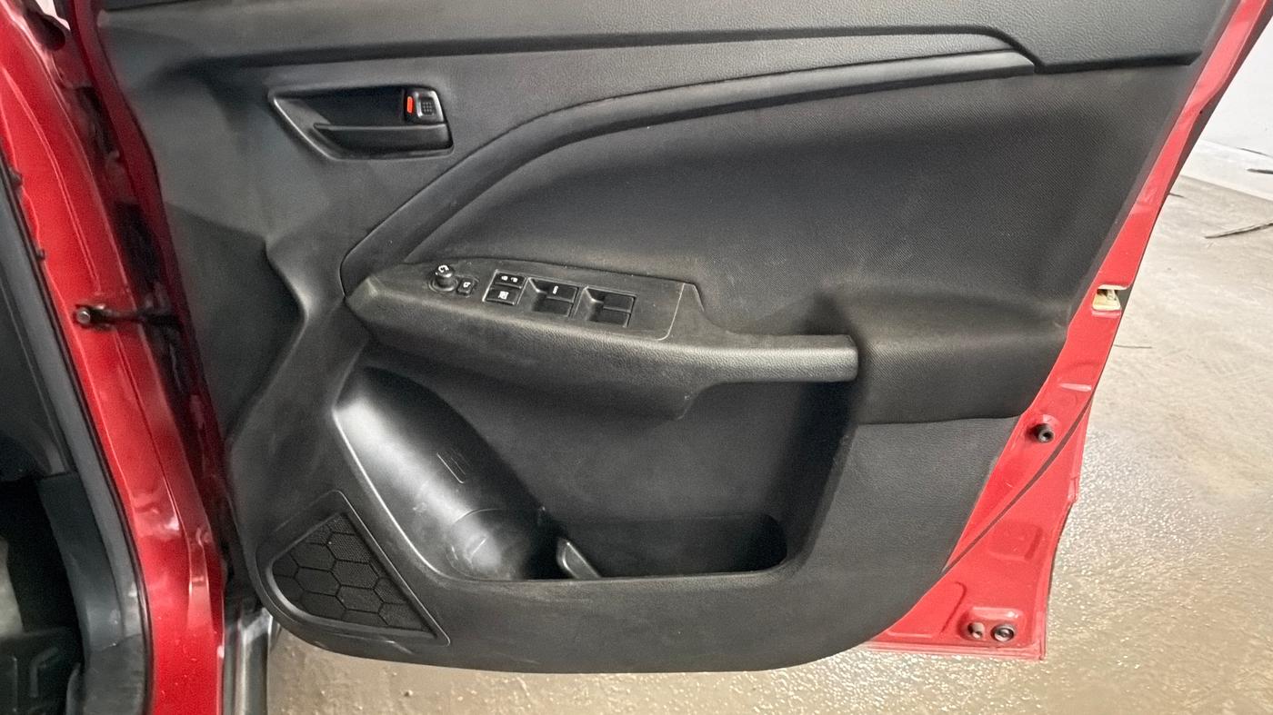 2022 Maruti BREZZA VXI AT SMART HYBRID, Petrol, Automatic, 46,162 km, Driver Side Door Panels Control