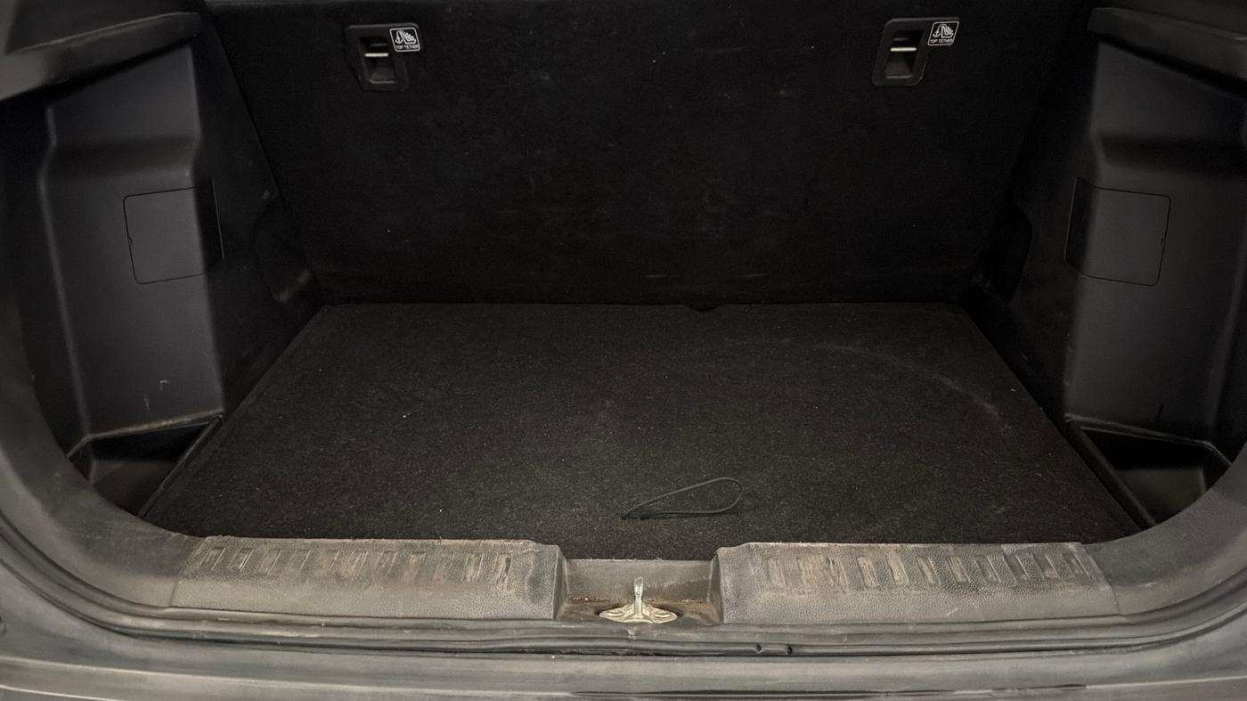 2022 Maruti BREZZA VXI AT SMART HYBRID, Petrol, Automatic, 46,162 km, Boot Inside