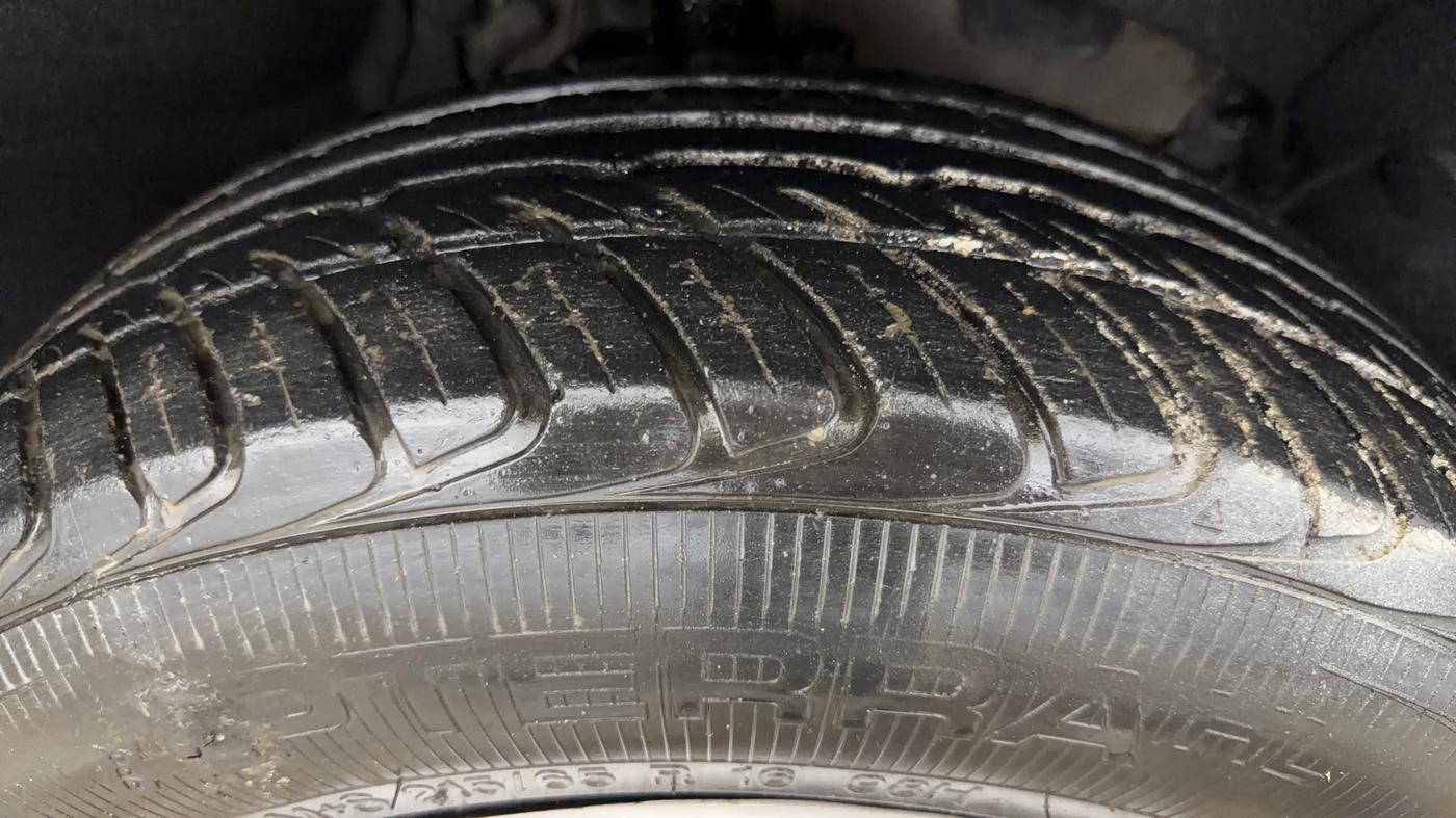 2016 Renault Duster RXE PETROL, Petrol, Manual, 49,565 km, Right Front Tyre Tread