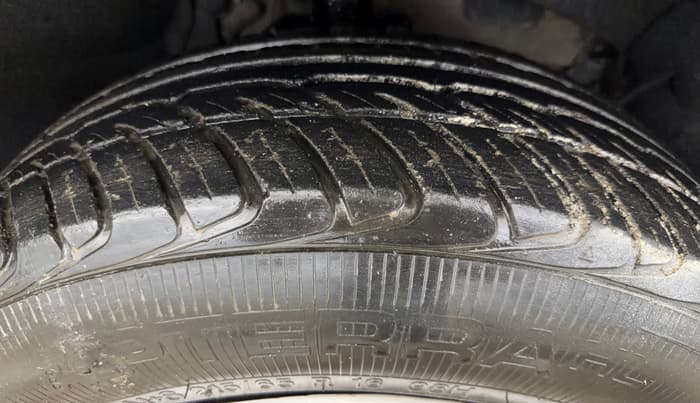 2016 Renault Duster RXE PETROL, Petrol, Manual, 49,565 km, Right Front Tyre Tread
