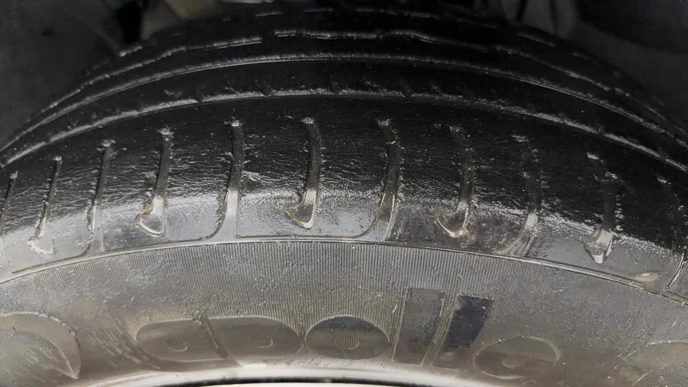 2016 Renault Duster RXE PETROL, Petrol, Manual, 49,565 km, Left Front Tyre Tread
