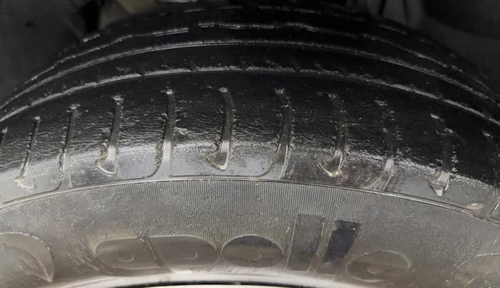 2016 Renault Duster RXE PETROL, Petrol, Manual, 49,565 km, Left Front Tyre Tread