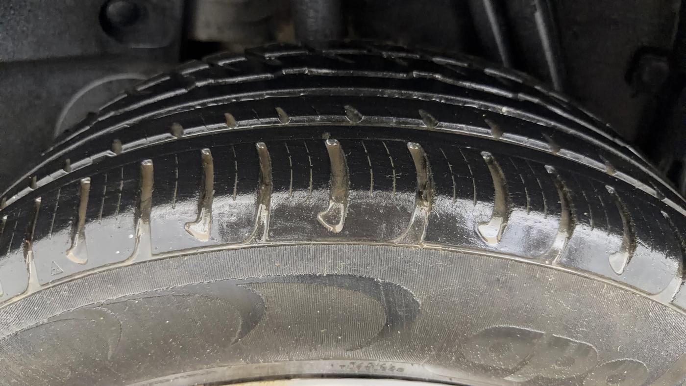2016 Renault Duster RXE PETROL, Petrol, Manual, 49,565 km, Right Rear Tyre Tread